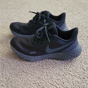 Nike Revolution 5 women’s size 6